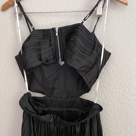 Got the Glam Black Pleated Cutout Maxi Dress - Picture 4 of 7